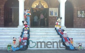 Ο Mickey Mouse σε στολισμό εκκλησίας και τραπεζιού για μπομπονιέρες