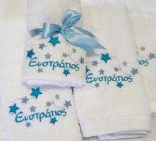 Πετσέτα με κέντημα αστεράκια κι όνομα μωρού